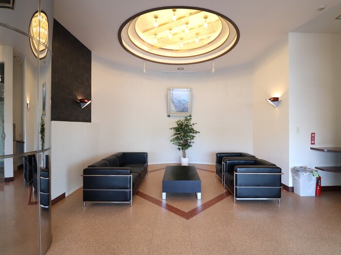 物件外観写真5　(エントランス部分)