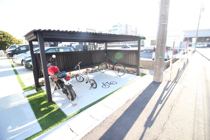 物件外観写真2　(駐輪場)