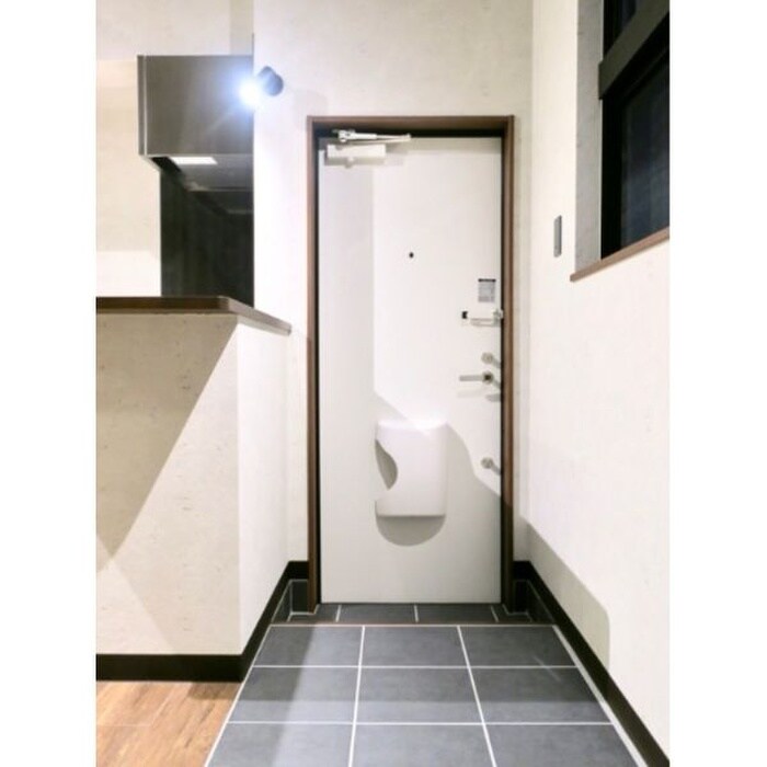 物件内観写真16　(玄関)