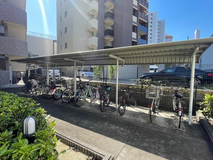物件外観写真5　(駐輪場)