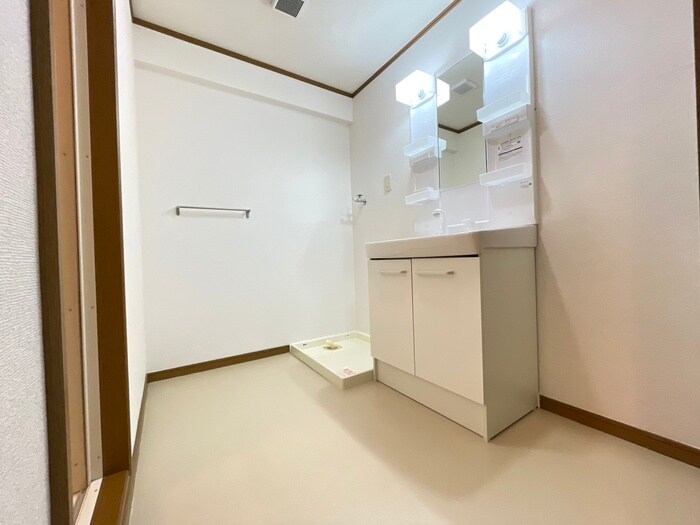 物件内観写真12　(洗濯機置場)