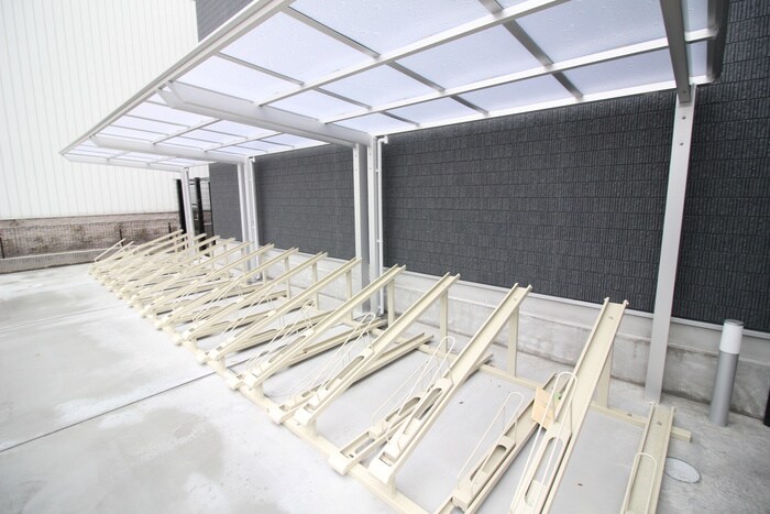 物件外観写真4　(駐輪場)