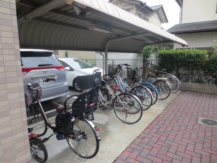 物件外観写真3　(駐輪場)