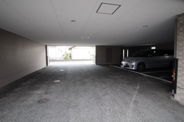 物件外観写真6　(駐車場)