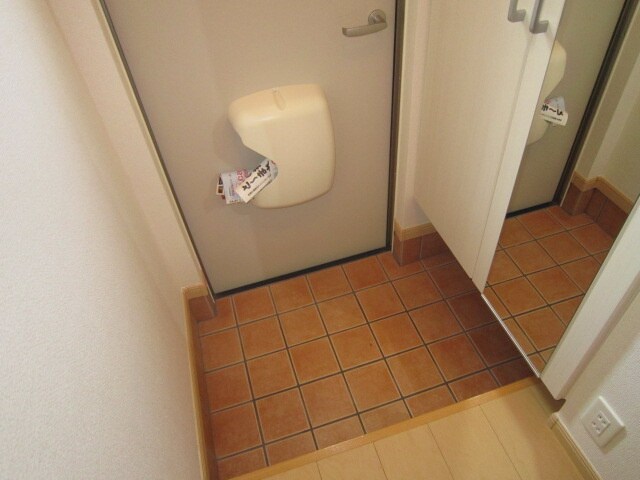 物件内観写真5　(玄関)