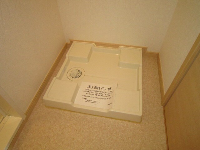 物件内観写真12　(洗濯機置場)