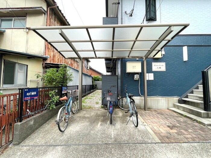 物件外観写真4　(駐輪場)