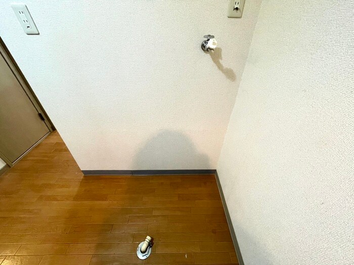 物件内観写真16　(洗濯機置場)