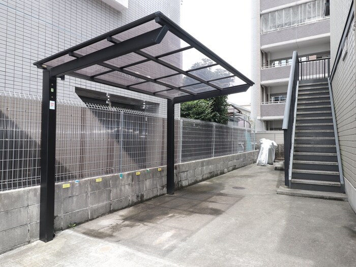 物件外観写真3　(駐輪場)