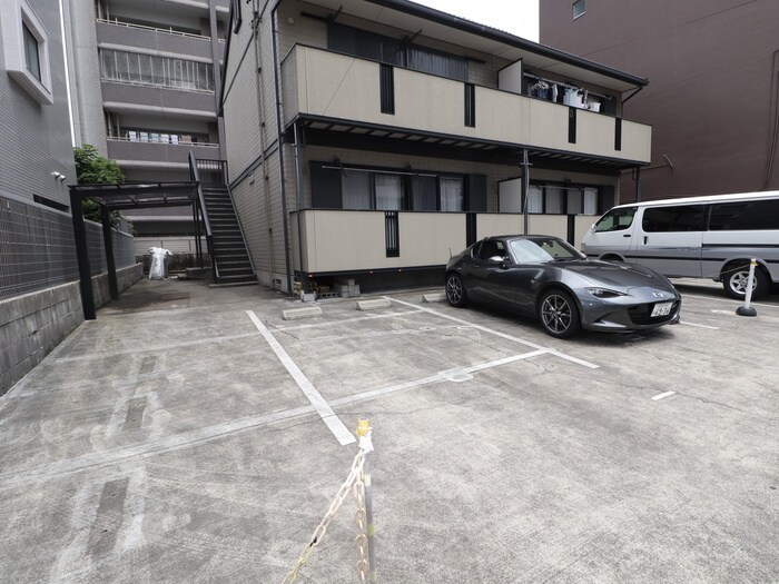 物件外観写真4　(駐車場)