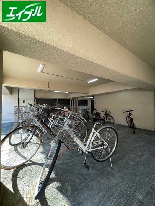 物件外観写真5　(駐輪場)