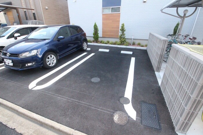 物件外観写真3　(駐車場)