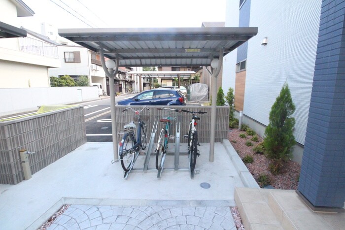 物件外観写真4　(駐輪場)