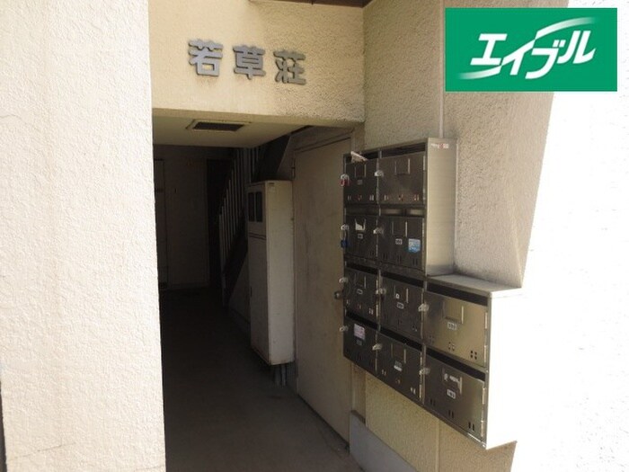 物件外観写真5　(エントランス部分)