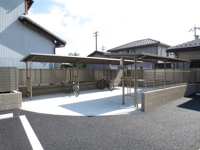 物件外観写真5　(駐輪場)