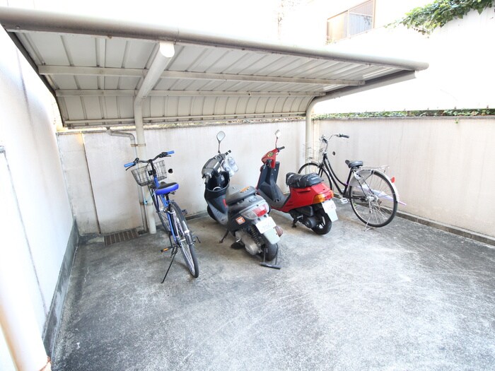 物件外観写真5　(駐輪場)