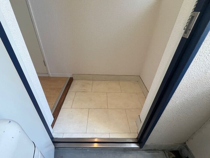 物件内観写真16　(玄関)