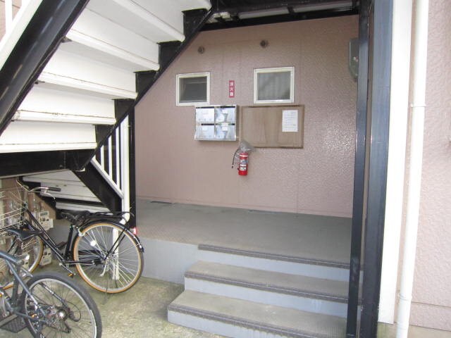 物件外観写真3　(エントランス部分)