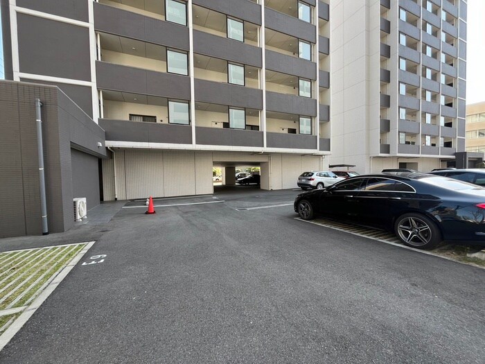 物件外観写真4　(駐車場)