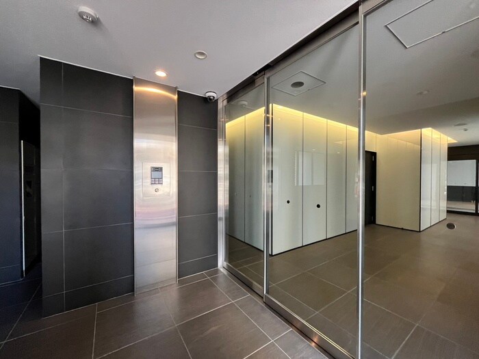 物件外観写真6　(エントランス部分)