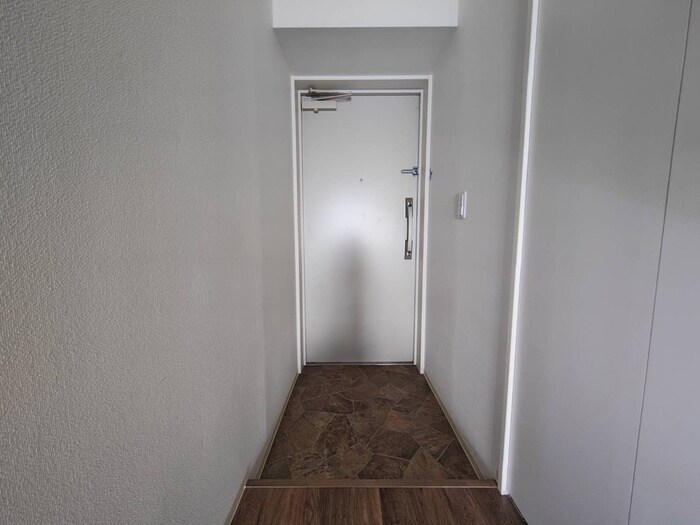 物件内観写真16　(玄関)