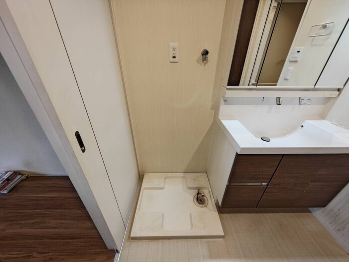 物件内観写真16　(洗濯機置場)