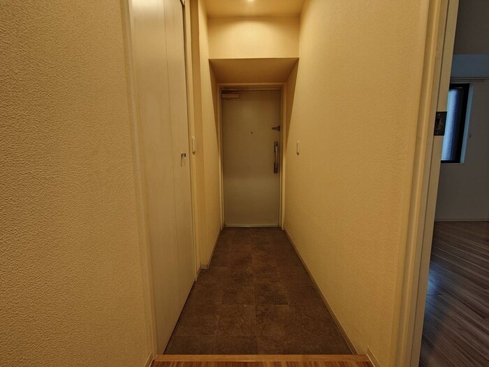 物件内観写真18　(玄関)