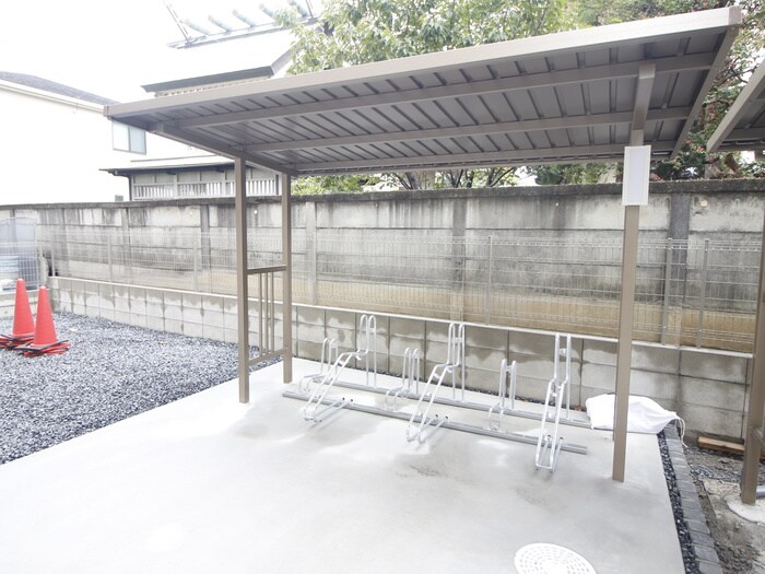 物件外観写真4　(駐輪場)
