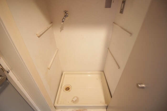 物件内観写真14　(洗濯機置場)