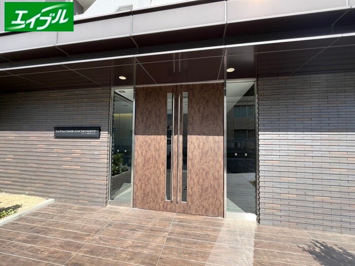 物件外観写真2　(エントランス部分)