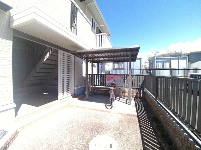 物件外観写真3　(駐輪場)