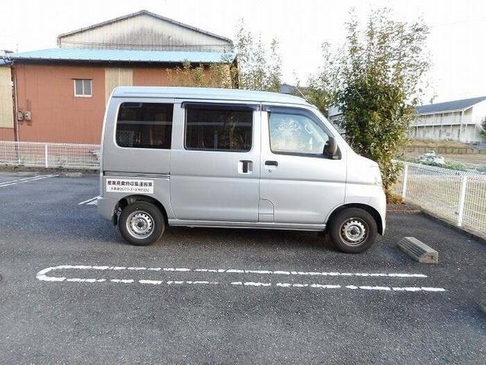 物件外観写真5　(駐車場)