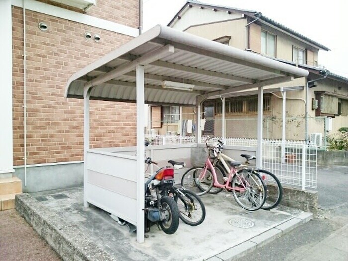 物件外観写真6　(駐輪場)