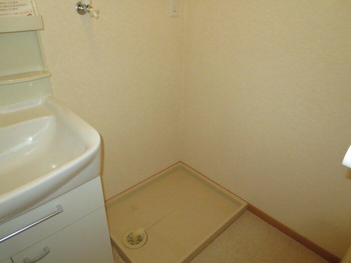 物件内観写真15　(洗濯機置場)