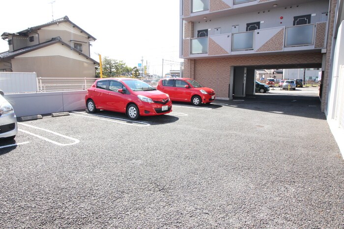 物件外観写真5　(駐車場)