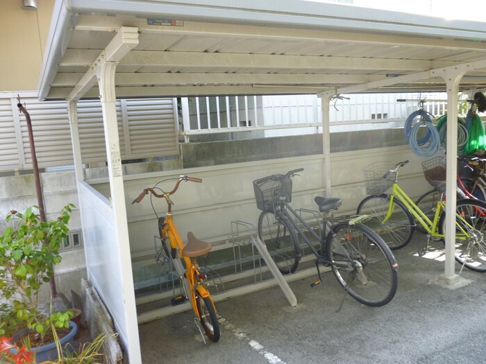 物件外観写真3　(駐輪場)