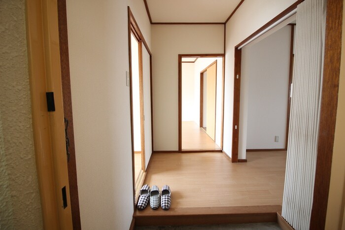物件内観写真10　(玄関)