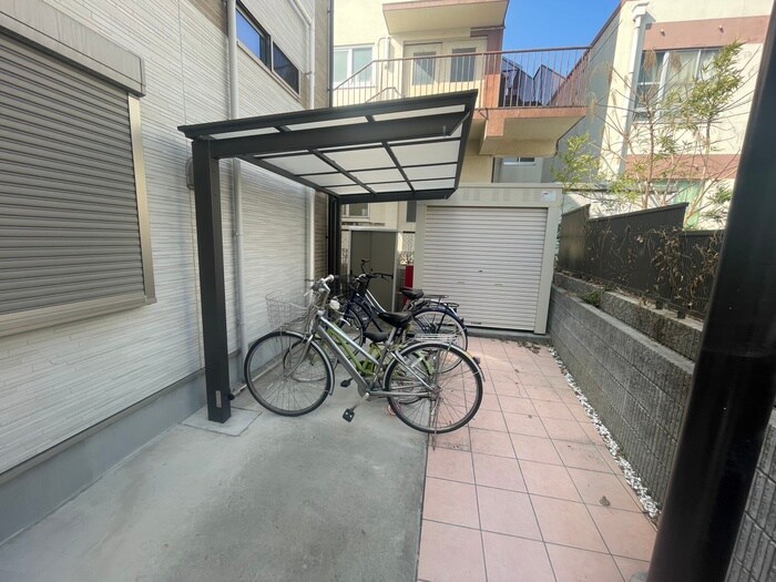 物件外観写真2　(駐輪場)