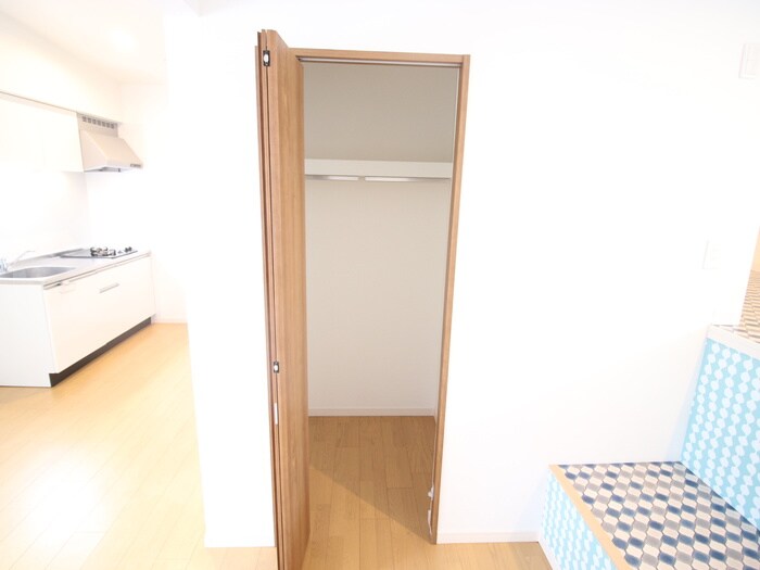 物件内観写真12　(収納)