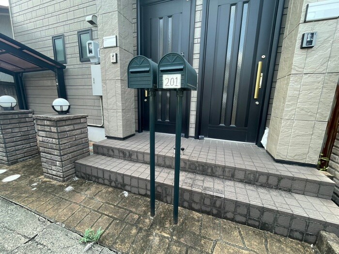 物件外観写真4　(エントランス部分)