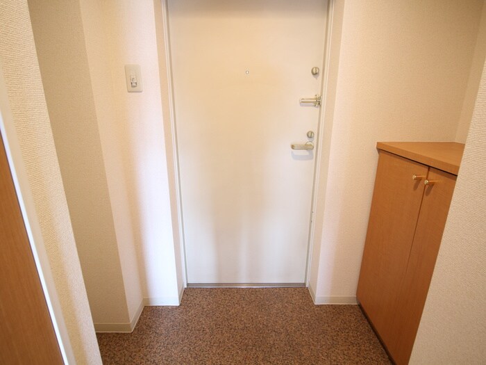 物件内観写真7　(玄関)