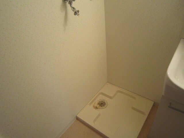 物件内観写真13　(洗濯機置場)