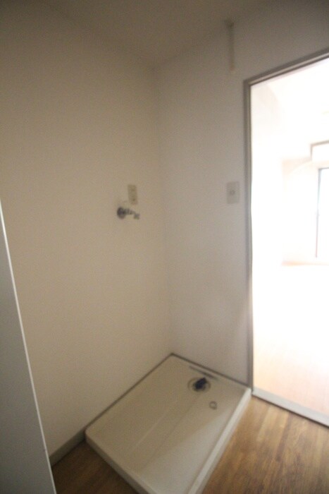 物件内観写真7　(洗濯機置場)