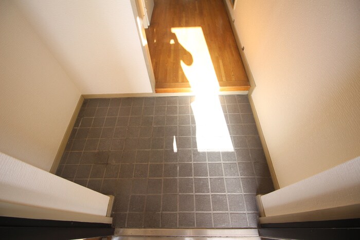 物件内観写真13　(玄関)