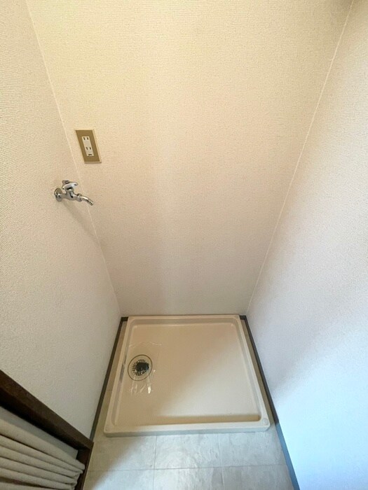 物件内観写真16　(洗濯機置場)