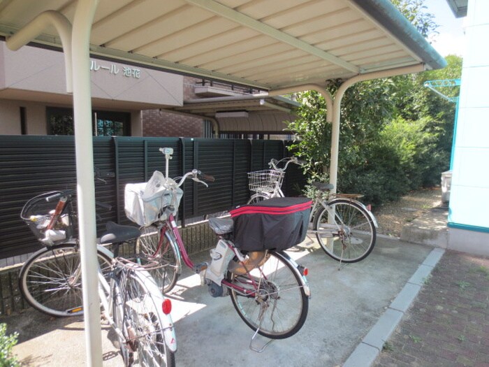 物件外観写真3　(駐輪場)