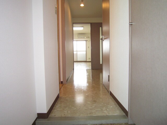 物件内観写真7　(玄関)