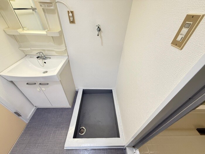 物件内観写真16　(洗濯機置場)