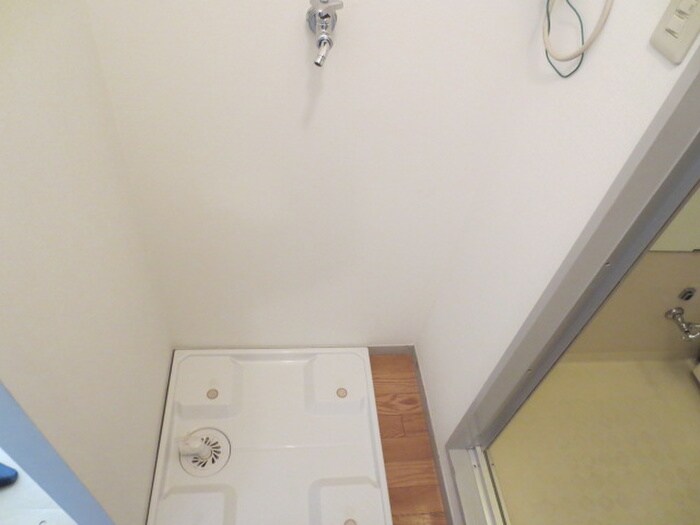 物件内観写真17　(洗濯機置場)