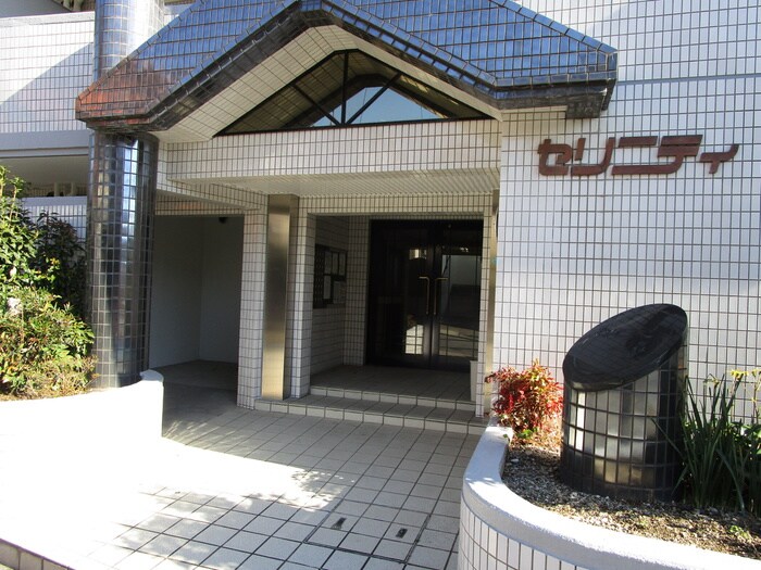 物件外観写真5　(エントランス部分)